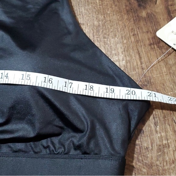 2 Fabletics athletic bras size XXL (18/20) - Picture 5 of 8